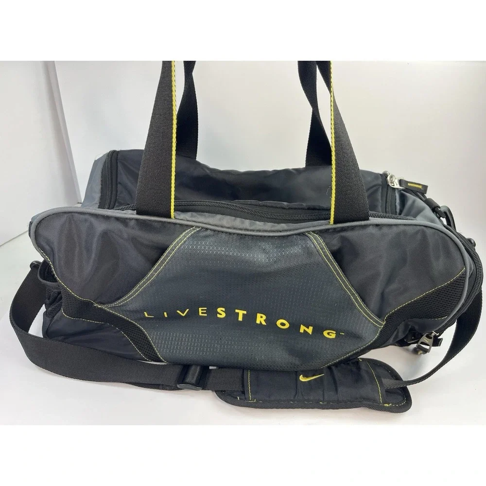 NIKE LIVESTRONG Black Charcoal Armstrong Nylon Duffel Bag 21 x 9 x 9 RARE